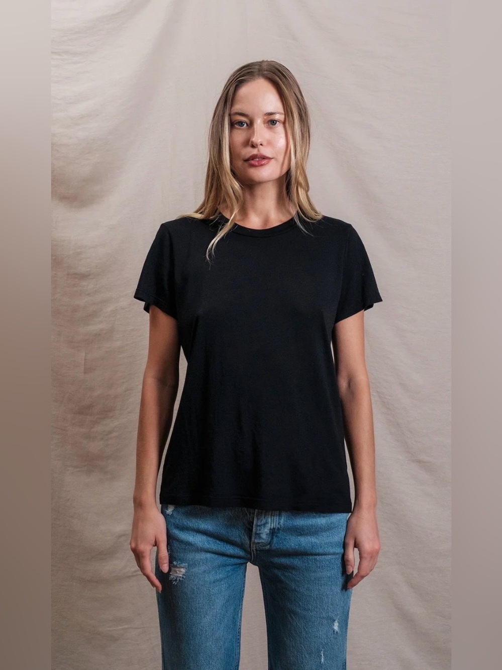 Sundry Classic Elevated Essential Minimalist Black Tee  Pima Cotton 
Size S  NWT